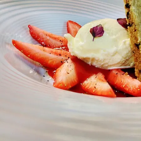 Hotel De La Muse Et Du Rozier 4*